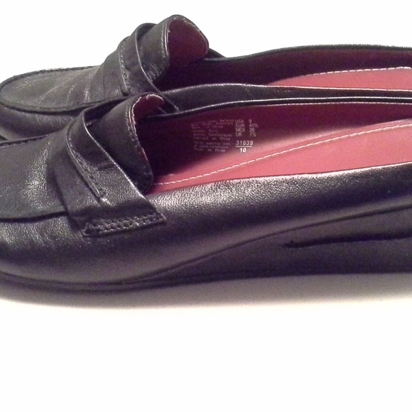 *SOLD* Leather Black Loafer Shoes *HOST PICK* - Picture 3 of 8